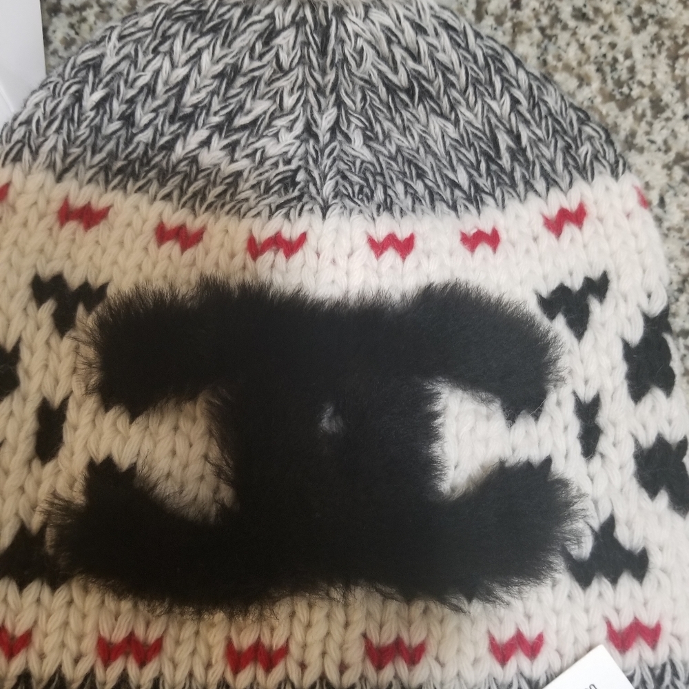 Chanel wool &Lamb Fur Pom-Pom Beanie - Picture 12 of 16